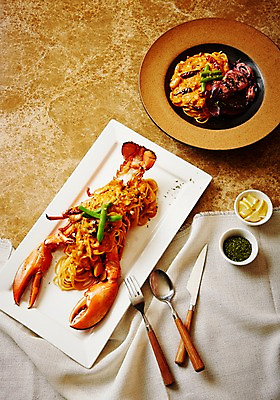 포토 JPG 스튜디오촬영 그릇 접시 음식 포크 서양음식 실내 사람없음 숟가락 소스 나이프 천 대리석 통오징어파스타 랍스터파스타 국내포토 식기 재료 파스타 수저 내부 직물 양념 칼 파일형식