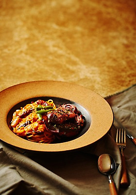 포토 JPG 스튜디오촬영 그릇 음식 포크 서양음식 실내 사람없음 숟가락 나이프 천 대리석 통오징어파스타 국내포토 식기 재료 파스타 수저 내부 직물 칼 파일형식