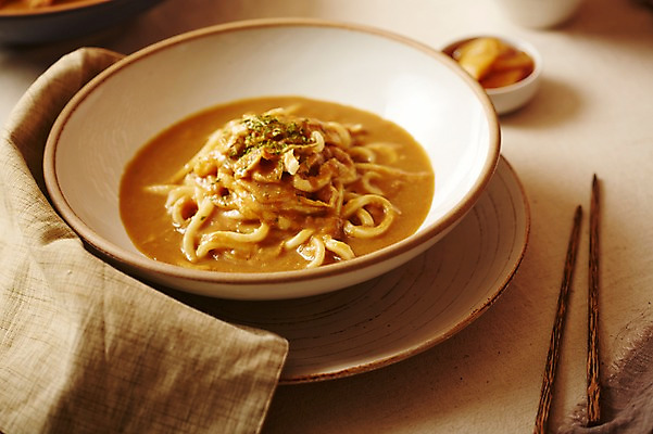 포토 JPG 스튜디오촬영 그릇 음식 젓가락 실내 사람없음 천 일본음식 카레우동 국내포토 식기 수저 내부 직물 우동 파일형식