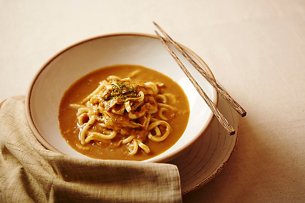 포토 JPG 스튜디오촬영 그릇 음식 젓가락 실내 사람없음 천 일본음식 카레우동 국내포토 식기 수저 내부 직물 우동 파일형식