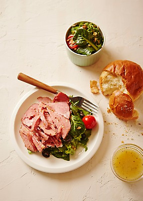 포토 JPG 스튜디오촬영 접시 음식 빵 포크 서양음식 실내 사람없음 하이앵글 샐러드 소스 햄토마토샐러드 플랫레이 국내포토 식기 뷰포인트 내부 양념 플랫 파일형식