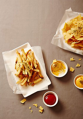 포토 JPG 스튜디오촬영 접시 음식 치즈 실내 사람없음 하이앵글 감자튀김 소스 케첩 안주 나초 기름종이 플랫레이 국내포토 식기 종이 뷰포인트 유제품 감자 내부 튀김 양념 소스_음식 플랫 파일형식