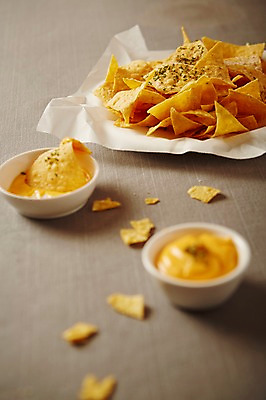 포토 JPG 스튜디오촬영 접시 음식 치즈 실내 사람없음 소스 안주 나초 기름종이 국내포토 식기 종이 유제품 내부 양념 파일형식