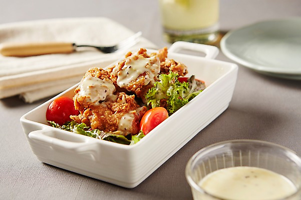 포토 JPG 스튜디오촬영 그릇 음료 음식 포크 잔 서양음식 실내 사람없음 샐러드 소스 천 치킨샐러드 국내포토 식기 내부 직물 양념 파일형식