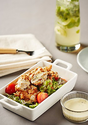 포토 JPG 스튜디오촬영 그릇 음료 음식 포크 잔 서양음식 실내 사람없음 샐러드 소스 천 치킨샐러드 국내포토 식기 내부 직물 양념 파일형식