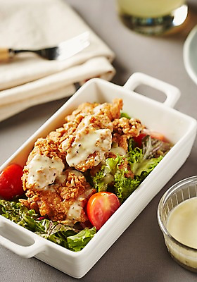 포토 JPG 스튜디오촬영 그릇 음식 포크 서양음식 실내 사람없음 샐러드 소스 천 치킨샐러드 국내포토 식기 내부 직물 양념 파일형식