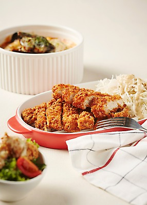 포토 JPG 스튜디오촬영 그릇 접시 한식 음식 포크 실내 사람없음 돈가스 분식 천 해물떡볶이 일본음식 국내포토 식기 내부 직물 커틀릿 떡볶이 파일형식