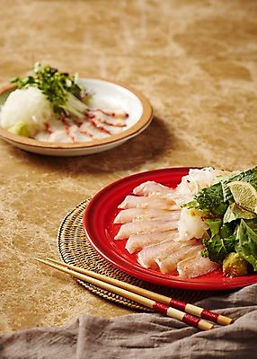 포토 JPG 스튜디오촬영 접시 음식 젓가락 실내 사람없음 생선회 천 대리석 일본음식 국내포토 식기 재료 수저 내부 회 직물 파일형식