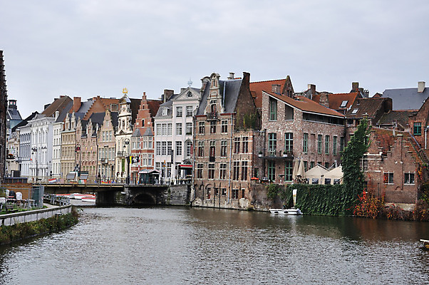 포토 JPG 해외이미지 꽃 유럽 도로 벽 여행 하늘 날씨 벽돌 거리 주택 파노라마 사람없음 건물 물 여름 도시풍경 햇빛 태양 회색 바위 도시 보트 중세 역사 재산 저녁 벨기에 옛날 유럽연합 채널 해외202004 해외포토 자연요소 식물 건축물 계절 나라 길 컬러 배_교통 교통시설 촬영기법 풍경 금융 돌_바위 야간 서유럽 파일형식 이미지허브