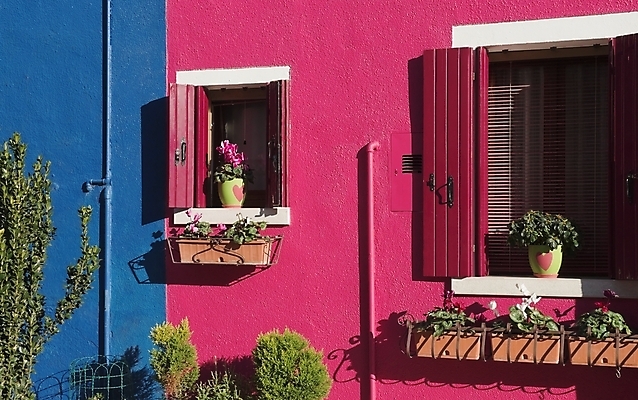 포토 JPG 해외이미지 디자인 외관 유럽 벽 백그라운드 건축양식 창문 아파트 주택 사람없음 건물 장식 빨간색 파란색 컬러풀 도시 질감 옛날 해외202004 해외포토 건축물 건축 나라 컬러 파일형식 이미지허브