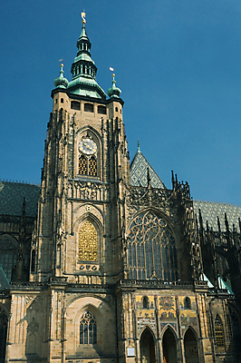 포토 JPG 해외이미지 건축물 종교 로우앵글 여행 사람없음 야외 가로 관광지 컬러풀 성당 교회 세계문화유산 심볼 체코 프라하 보헤미아 해외202004 해외포토 건축 유럽 뷰포인트 컬러 종교건축 건물 문화재 파일형식 이미지허브