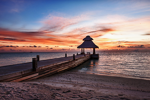 포토 JPG 해외이미지 구름 남자 길 모래 파도 바다 여행 오렌지 하늘 전등 주택 풍경 사람없음 빨간색 물 파란색 반사 노란색 일출 황혼 일몰 새벽 꿈 램프 쌍 보트 휴양지 방파제 포트 방갈로 흐림 몰디브 오로라 강렬 이국적 파라다이스 수평선 해외202004 해외포토 자연요소 공공시설 아시아 컬러 배_교통 과일 자연현상 숙소 날씨 조명 사람 건물 노을 장소 파일형식 이미지허브