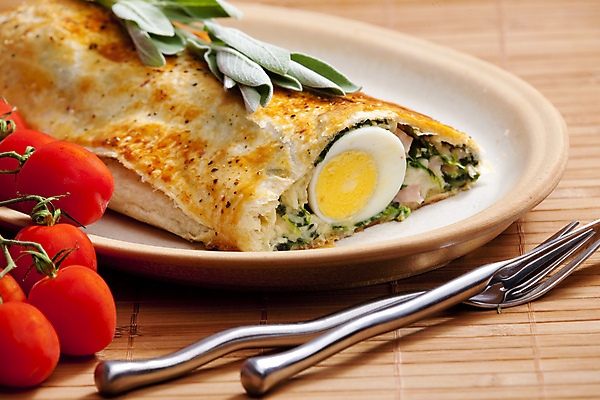 포토 JPG 해외이미지 그릇 접시 음식 포크 토마토 채소 실내 요리 사람없음 내부 인테리어 계란 식사 칼 닫기 굽기 묘사 반죽 퍼프 시금치 영양분 정물화 해외202004 해외포토 식기 디자인 모션 알 구이 그림 파일형식 이미지허브