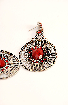 포토 JPG 해외이미지 디자인 커플 여자 장신구 유리 선물 미술 사람없음 장식 빨간색 빛 세트 유행 금속 바위 흰색 반지 원형 화려 재산 고급 우아함 보석 만족 귀 고립 스타일 해외202004 해외포토 도형 감정 컬러 컨셉 관계 재질 문화예술 사람 신체부위 금융 돌_바위 광석 파일형식 이미지허브