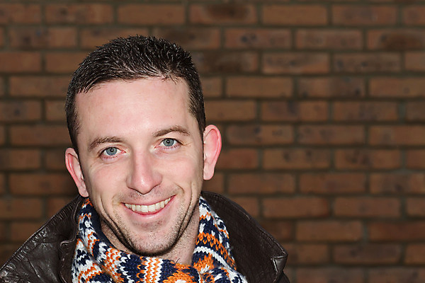 포토 JPG 해외이미지 백인 라이프스타일 영어 응시 옷 남자 행복 겨울 따뜻함 한명 성인 야외 유행 카메라 목도리 재킷 추위 도시 가죽 날카로움 양모 폭설 해외202004 해외포토 서양인 문자 1 시선 잡화 계절 감정 눈_날씨 사람 생활 전자제품 외투 직물 자연재해 파일형식 이미지허브