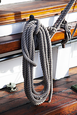 포토 JPG 해외이미지 전통 밧줄 바다 여행 요트 항해 사람없음 목재 물 갈색 블록 장비 회색 수확 보트 클래식 묘사 매듭 철사 돛대 도르래 옛날 조작 해외202004 해외포토 자연요소 나무 줄 컬러 컨셉 농업 배_교통 재료 파일형식 이미지허브