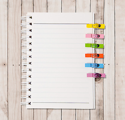 포토 JPG 해외이미지 템플릿 디자인 교육 종이 선 백그라운드 패턴 비즈니스 텍스트 학교 새로움 나선형 사람없음 목재 책 스터디 사무실 다이어리 쪽지 공책 줄무늬 공백 정보 흰색 반지 오픈 그리기 메시지 모서리 닫기 자르기 편지 질감 문서 페이지 바인더 시트 패드 고립 목차 해외202004 해외포토 나무 컬러 컨셉 무늬 재료 장신구 모션 문구용품 학습 사무용품 파일형식 이미지허브