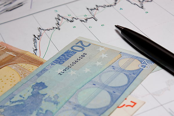 포토 JPG 해외이미지 돈 비즈니스 그래프 아이디어 사람없음 금융 펜 거래 유로 성장 기구 시간 신용카드 막대기 시장 주식 심볼 분석 속도 무역 보고서 외화 투자 증명서 해외202004 해외포토 산업 컨셉 경제 필기구 재산 파일형식 이미지허브