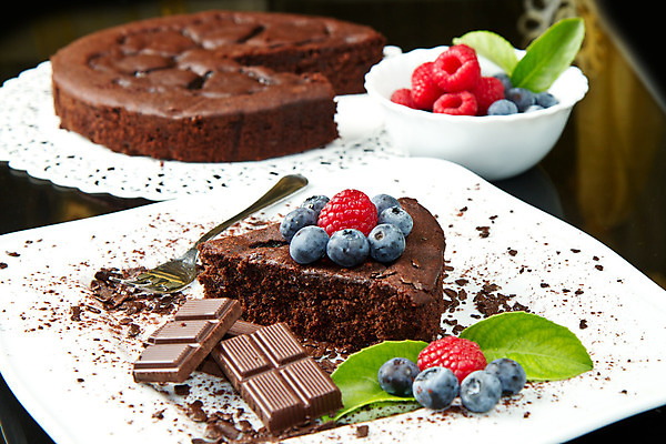 포토 JPG 해외이미지 접시 열매 음식 조각 포크 과일 부분 딸기 디저트 기념 요리 사람없음 장식 갈색 파티 케이크 식당 초콜릿 얼음 검은색 빵집 대접 고명 달콤 설탕 굽기 먹기 민트 크림 산딸기 충동구매 무스 반투명 브라우니 커스터드 페스츄리 해외202004 해외포토 자연요소 식물 식기 빵 컬러 모션 이벤트 쇼핑 상점 맛 구이 허브 과소비 파일형식 이미지허브