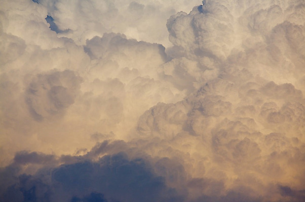포토 JPG 해외이미지 구름 하늘 바람 날씨 사람없음 파란색 흰색 분위기 큼 폭풍 솜털 뇌우 폭풍우 해외202004 해외포토 자연요소 컬러 컨셉 비_날씨 크기 자연재해 파일형식 이미지허브