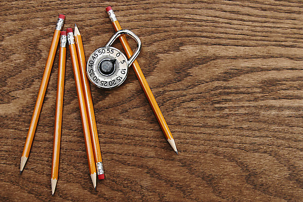 포토 JPG 해외이미지 디자인 교육 컨셉 학교 창조 미술 사람없음 연필 우주 수확 가리킴 디자이너 스케치 그림 대학교 질감 잠금 구식 옛날 흑연 스타일 카피스페이스 해외202004 해외포토 직업 농업 문화예술 학용품 손짓 필기구 공백 광석 보안 파일형식 이미지허브