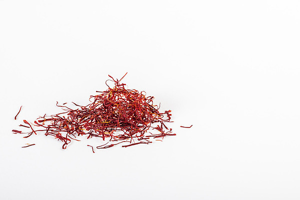 포토 JPG 해외이미지 식물 꽃 문화 음료 음식 백그라운드 오렌지 재료 자연 건조 요리 동양인 사람없음 빨간색 컬러풀 노란색 쌓기 주방 흰색 양념 실 고급 인도인 허브 향신료 묘사 매움 향기 향 흙더미 내추럴 사프란 이국적 해외202004 해외포토 외국인 컬러 컨셉 과일 모션 인종 흙 맛 생태계 냄새 향미료 파일형식 더미 이미지허브