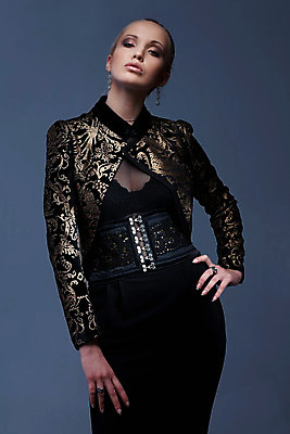 포토 JPG 해외이미지 백인 모델 여자 포즈 한명 사람 성인 유행 검은색 화장품 수확 흰색 화려 클래식 고급 우아함 신비 시원함 유혹 비밀 만족 복고 옷입기 개성 픽업 스타일 완전 해외202004 해외포토 서양인 1 감정 컬러 컨셉 농업 모션 뷰티 파일형식 이미지허브