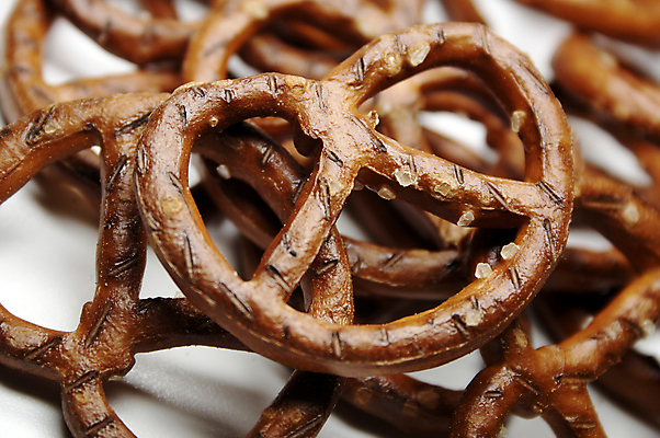 포토 JPG 해외이미지 실내 근접촬영 사람없음 아웃포커스 흰배경 브레첼 해외202004 미니프레즐 해외포토 뷰포인트 백그라운드 디저트 촬영기법 내부 과자 흰색 파일형식 이미지허브