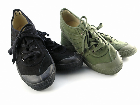 포토 JPG 해외이미지 스포츠 운동화 신발 건강 사람없음 초록색 달리기 조깅 운동 검은색 장비 오브젝트 체육관 캔버스 고무 고립 양발 해외202004 해외포토 컬러 모션 파일형식 이미지허브