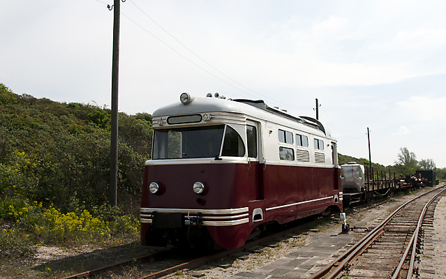 포토 JPG 해외이미지 나무 전통 유럽 도로 여행 오렌지 창문 교통시설 자동차 사람없음 야외 목재 빨간색 환경 기차 수확 골동품 도시 역사 클래식 네덜란드 전차 일반 선로 옛날 해외202004 해외포토 식물 나라 길 육상교통 컬러 교통 컨셉 농업 과일 재료 대중교통 시설 파일형식 이미지허브