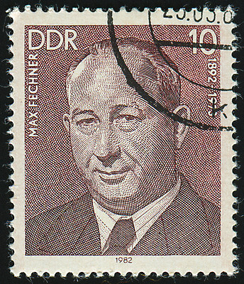 포토 JPG 해외이미지 직업 남자 얼굴 봉투 독일 사람 성인 사람없음 머리 수확 신용카드 메시지 닫기 편지 스마트 복고 우표 심각 옛날 지능 혼자 해외202004 해외포토 유럽 컨셉 농업 모션 신체부위 금융 파일형식 이미지허브