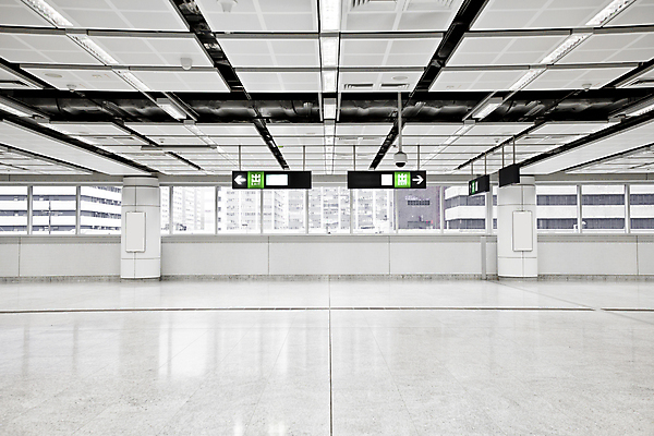 포토 JPG 해외이미지 산업 여행 이동 비즈니스 건축양식 교통시설 모션 바닥 실내 사람 사람없음 내부 건물 파란색 빛 반사 기차 도시 복도 전철 역 속도 통로 각도 대리석 마차 지하 일반 방법 블러 해외202004 해외포토 건축물 건축 육상교통 교통수단 컬러 교통 컨셉 재료 대중교통 시설 파일형식 이미지허브