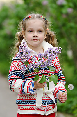 포토 JPG 해외이미지 꽃 어린이 거리 한명 봄 산책 재킷 기쁨 4 민들레 시원함 연도 스웨터 긍정 해외202004 해외포토 식물 1 계절 감정 컨셉 상의 휴식 사람 숫자 외투 파일형식 이미지허브