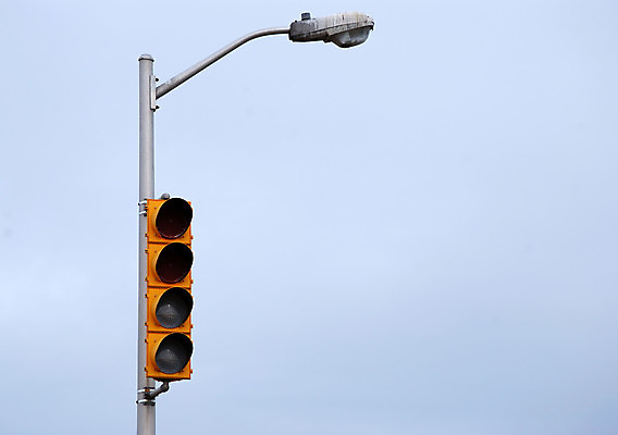 포토 JPG 해외이미지 도로 가로등 전등 거리 경고 안전 사람없음 빨간색 초록색 모서리 신호 봉 바둑 그만 해외202004 해외포토 공공시설 길 컬러 교통시설 놀이 조명 파일형식 이미지허브