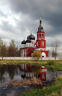 포토 JPG 해외이미지 여자 실루엣 도로 십자가 하늘 아침 부활절 협상 사람없음 울타리 반사 마을 봄 시골 연못 역사 보호 4월 러시아 지역 S 수도원 해외202004 해외포토 주간 알파벳 계절 기념일 유럽 길 컨셉 비즈니스 교통시설 촬영기법 사람 담장 날짜 파일형식 이미지허브
