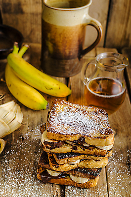 포토 JPG 해외이미지 유리병 바나나 실내 사람없음 컵 쌓기 슈가파우더 초코시럽 나무배경 해외202004 프렌치토스트 해외포토 식기 백그라운드 과일 모션 병_용기 내부 초콜릿 토스트 시럽 파일형식 이미지허브