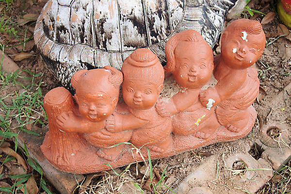 포토 JPG 해외이미지 모델 전통 남자 행복 아시아 문화 얼굴 어린이 인형 조각 여행 가족 놀이 미술 사람 동양인 소년 사람없음 장난감 조각상 숫자 갈색 피규어 바위 도자기 4 승차 만화 심볼 점토 보호자 백자 수목 천진난만 핸드메이드 해외202004 해외포토 문자 감정 나라 컬러 컨셉 관계 모션 문화예술 인종 신체부위 조형물 미니어처 돌_바위 파일형식 이미지허브