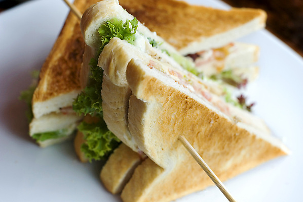 포토 JPG 해외이미지 접시 음식 빵 샌드위치 사람없음 초록색 흰색 상추 만취 햄 해외202004 해외포토 식기 컬러 채소 육류 술취함 파일형식 이미지허브