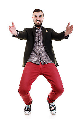 포토 JPG 해외이미지 백인 모델 1 손 응시 남자 행복 포즈 백그라운드 한명 사람 소년 성인 갈색 파티 유행 점프 기쁨 흰색 청바지 표현 춤 최고 자신감 시원함 긍정 내추럴 고립 스타일 해외202004 해외포토 서양인 시선 감정 어린이 컬러 컨셉 바지 모션 문화예술 이벤트 신체부위 파일형식 이미지허브