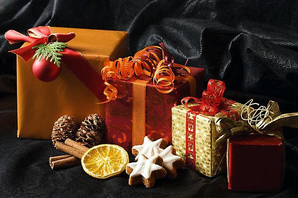 포토 JPG 해외이미지 별 리본 종이 크리스마스 오렌지 선물 사람없음 빨간색 검은색 황금 주기 해외202004 해외포토 자연요소 기념일 컬러 과일 모션 파일형식 이미지허브