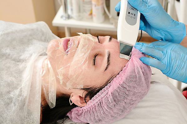 포토 JPG 해외이미지 웰빙 얼굴 병원 한명 치료 약 상점 스파 기계 화장품 장비 의사 기구 마사지 미용사 피부관리 라디오 테라피 순서 리프팅 진공 하드웨어 신청 해외202004 해외포토 직업 1 의학 사람 신체부위 전자제품 컴퓨터 뷰티 의료진 파일형식 이미지허브