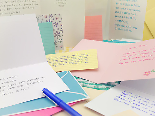 포토 JPG 해외이미지 학생 교육 문화 통신 학교 한국 사람없음 친구 단어 컬러풀 세계 글로벌 펜 일본 공책 중국 기록 인사 신용카드 편지 부드러움 러시아인 소셜 해외202004 해외포토 서양인 문자 아시아 컬러 관계 문구용품 금융 필기구 예절 감각 파일형식 이미지허브