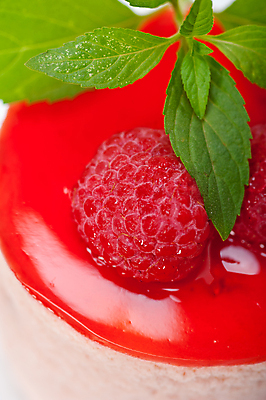 포토 JPG 해외이미지 분홍색 디저트 사람없음 케이크 달콤 민트 산딸기 무스케이크 해외202004 해외포토 음식 컬러 과일 맛 허브 파일형식 이미지허브