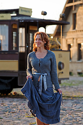 포토 JPG 해외이미지 모델 라이프스타일 드레스 여자 행복 도로 자연 휴가 휴식 건강 한명 미소 사람 풍경 소녀 성인 야외 빨간색 초록색 여름 햇빛 태양 유행 기쁨 자유 골동품 신선 흥분 복고 전차 타운 빨간머리 그만 해외202004 해외포토 자연요소 1 헤어스타일 옷 계절 감정 길 어린이 육상교통 컬러 컨셉 교통시설 대중교통 표정 생활 도시 생태계 파일형식 이미지허브