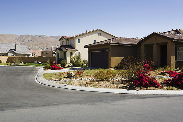 포토 JPG 해외이미지 외관 도로 건축양식 부동산 새로움 거리 주택 사람없음 야외 건물 경제 재산 사회이슈 조경 개발 해외202004 해외포토 건축물 건축 길 컨셉 교통시설 금융 파일형식 이미지허브