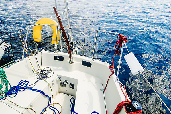 포토 JPG 해외이미지 구름 호수 밧줄 파도 바다 섬 여행 요트 자연 하늘 휴가 항해 풍경 사람없음 물 여름 파란색 강 항구 장비 흰색 보트 갑판 함선 포트 돛대 뱃놀이 터키석 수평선 해외202004 해외포토 자연요소 계절 줄 컬러 배_교통 교통시설 전통놀이 보석 생태계 파일형식 이미지허브