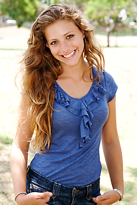 포토 JPG 해외이미지 모델 1 라이프스타일 손 응시 공원 여자 행복 얼굴 포즈 자연 한명 서기 미소 사람 성인 야외 10대 청춘 유행 흰색 화려 주머니 싱글 혼자 카피스페이스 해외202004 해외포토 시선 공공시설 감정 컬러 컨셉 모션 청소년 표정 생활 신체부위 공백 생태계 파일형식 이미지허브