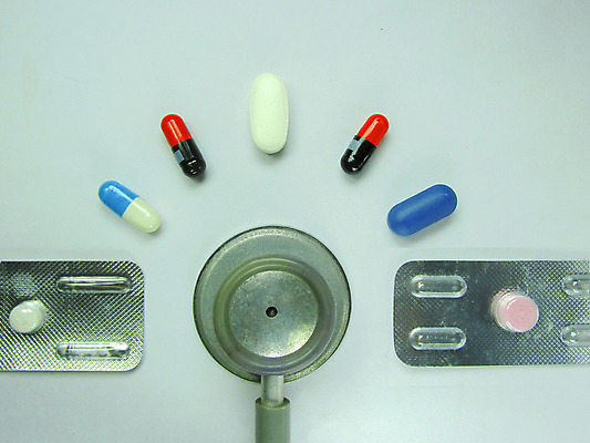 포토 JPG 해외이미지 직업 백그라운드 청진기 탁자 건강 병원 사람없음 치료 약 진료 듣기 장비 의사 흰색 기구 공구 하트 긴급 맥박 질병 약국 측정 보고서 처방 고립 돌봄 심장병 약사 해외202004 해외포토 모양 컬러 가구 의학 의료기기 모션 의료진 도구 파일형식 이미지허브