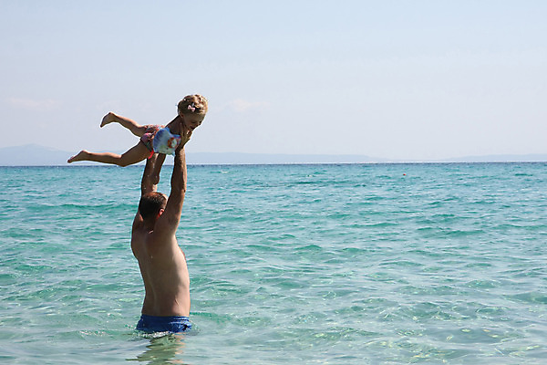 포토 JPG 해외이미지 백인 라이프스타일 딸 행복 바다 자연 놀이 휴가 건강 두명 아빠 만족 휴양지 해외202004 해외포토 서양인 감정 가족 사람 생활 장소 생태계 파일형식 이미지허브