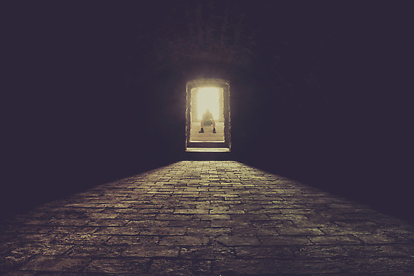 포토 JPG 해외이미지 백그라운드 컨셉 생각 건축양식 출입구 바닥 스트레스 아이디어 프레임 그림자 사람 앉기 사람없음 내부 햇빛 반사 계단 어둠 침묵 수확 조약돌 바위 시골 중세 무서움 명상 지하 카피스페이스 오싹 해외202004 해외포토 건축 감정 농업 모션 태양 소리 공백 돌_바위 역사 파일형식 이미지허브